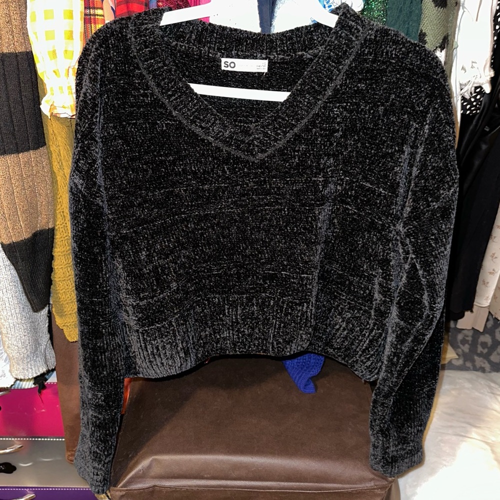 Black V-Neck Chenille Pullover Crop Sweater